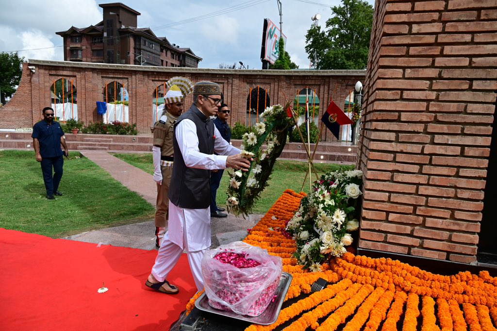 CM Omar Abdullah pays floral tributes at Balidan Stambh