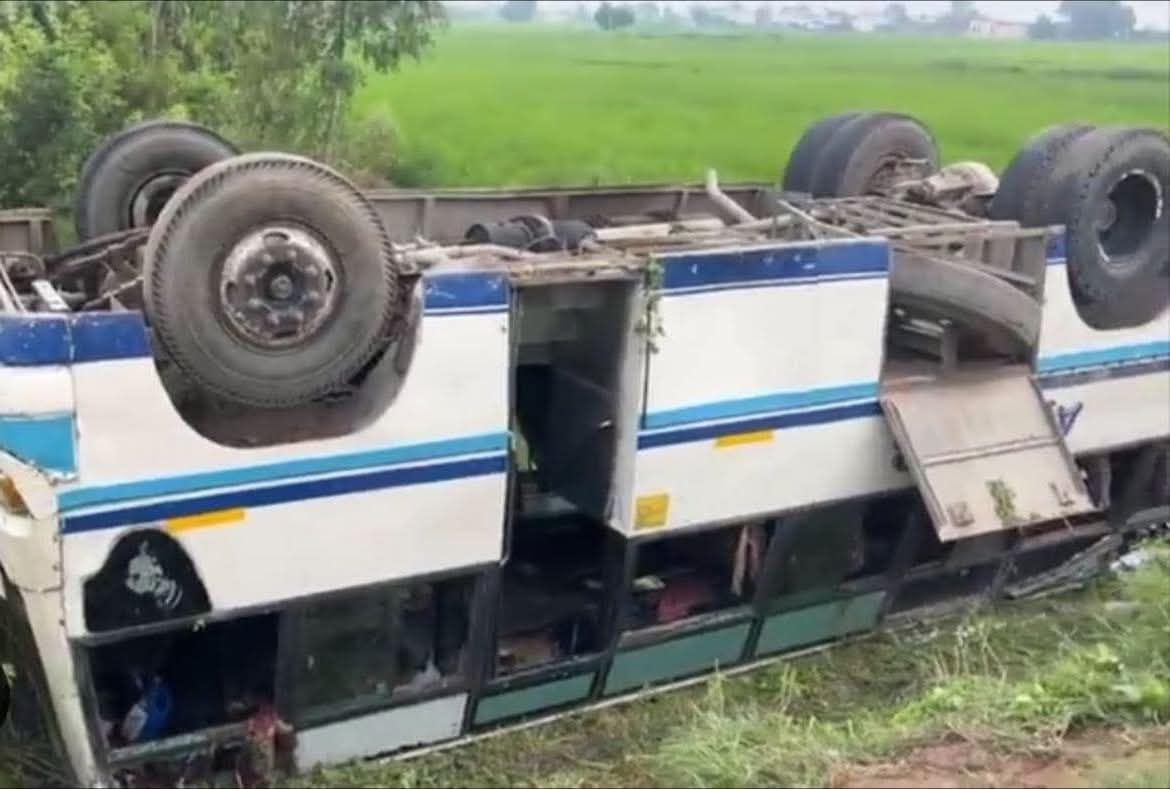 Jammu-Bound Superfast Bus Overturns in Arnia; 15 Passengers Injured