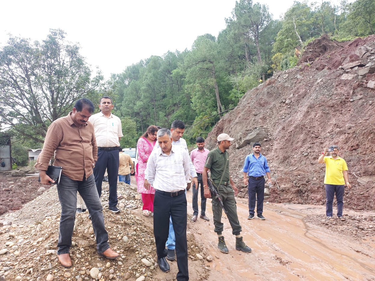 DC Kathua inspects ongoing bridge work over Pedu Nallah at Mahanpur