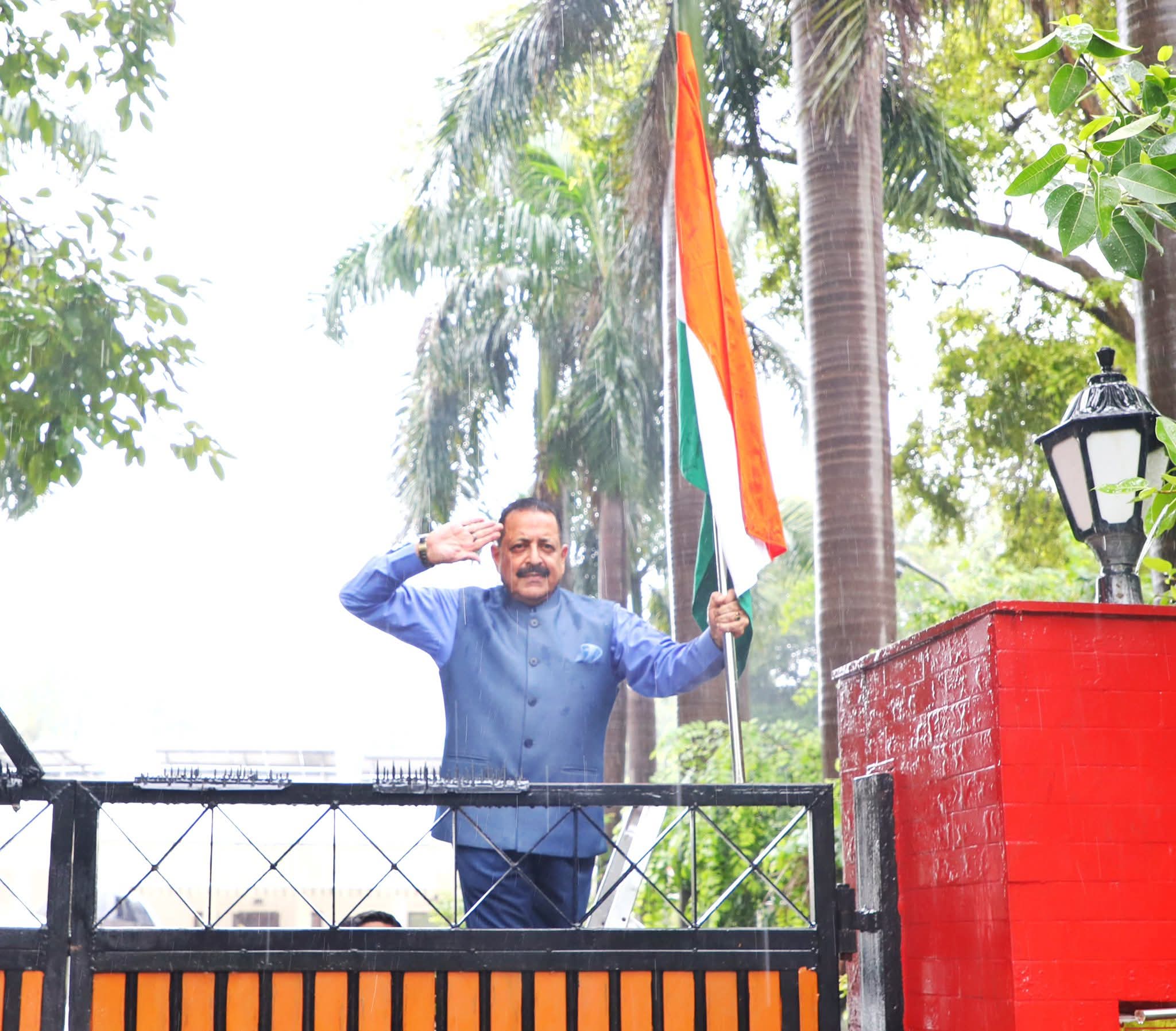 Dr. Jitendra Singh hoists Tricolour at Delhi Residence under ‘Har Ghar Tiranga’ nitiative