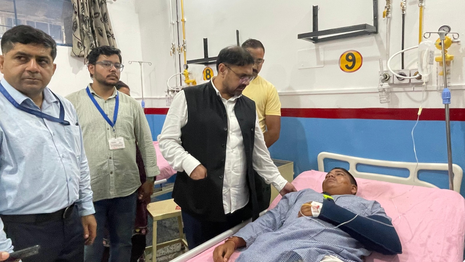 Satish Sharma visits GMC Jammu, Directs for providing best medicare facilities to Kishtwar cloudburst victims