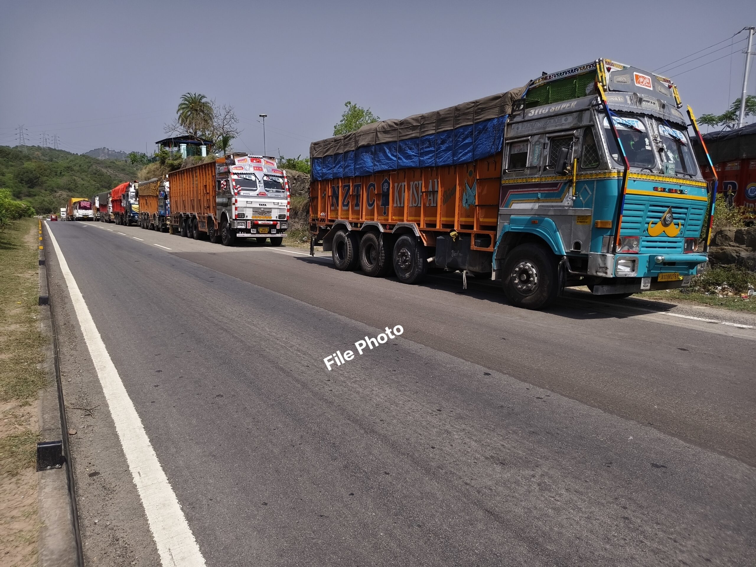 Jammu-Srinagar NHW (NH-44) closed owing to shooting stones and heavy rains; Travellers advised to avoid journey
