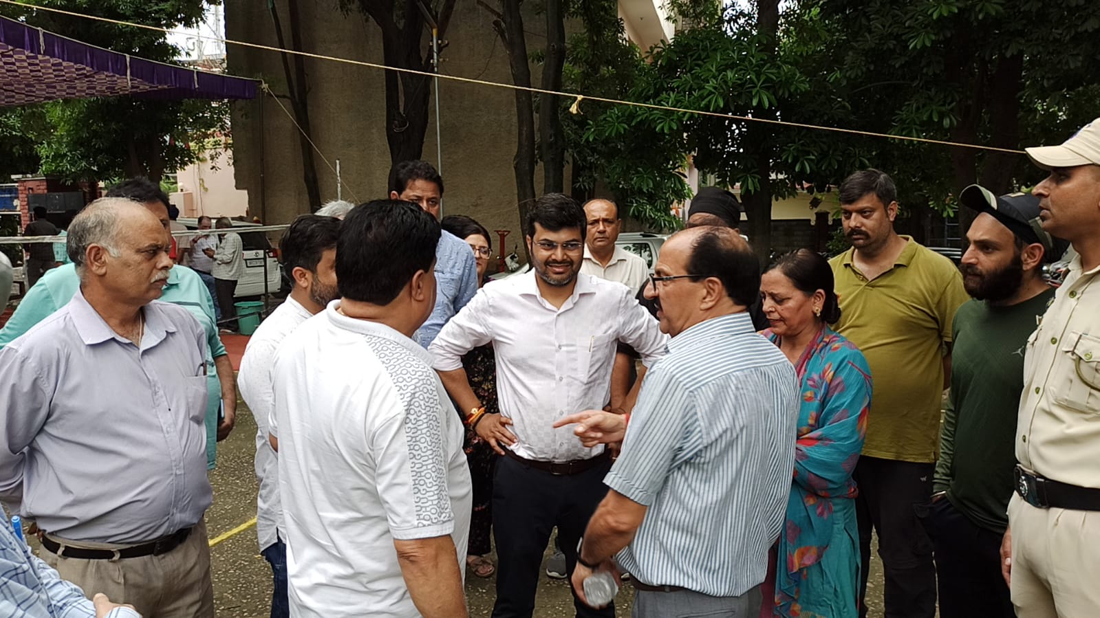 JMC Commissioner Reviews Ward-Level Street Light Repair Camps
