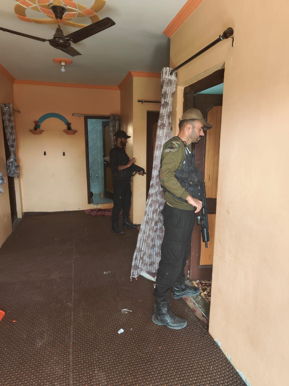 Srinagar Police Conduct Searches Linked to Banned JeI and Hurriyat Associates