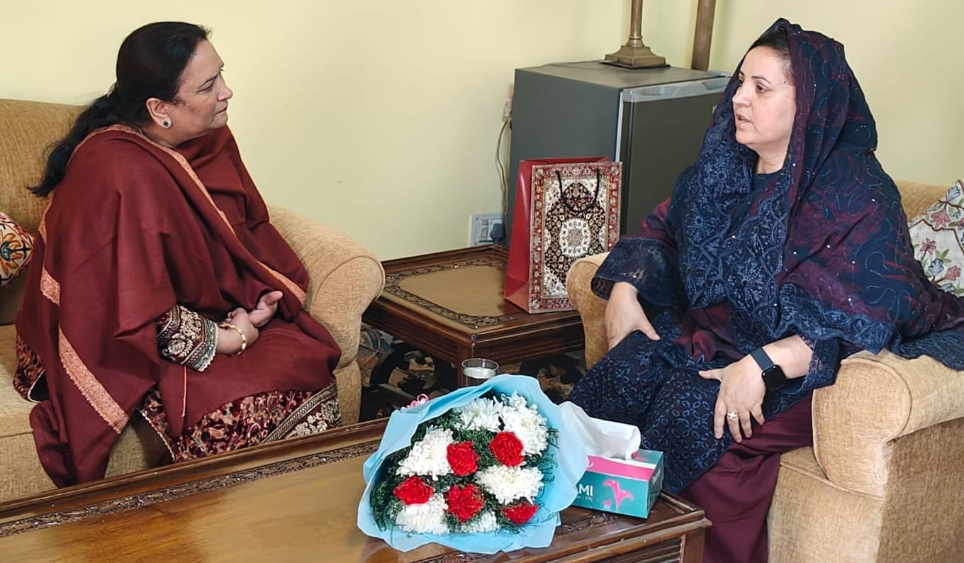 MD JKWDC calls on Sakeena Itoo, briefs her on schemes, initiatives for women empowerment