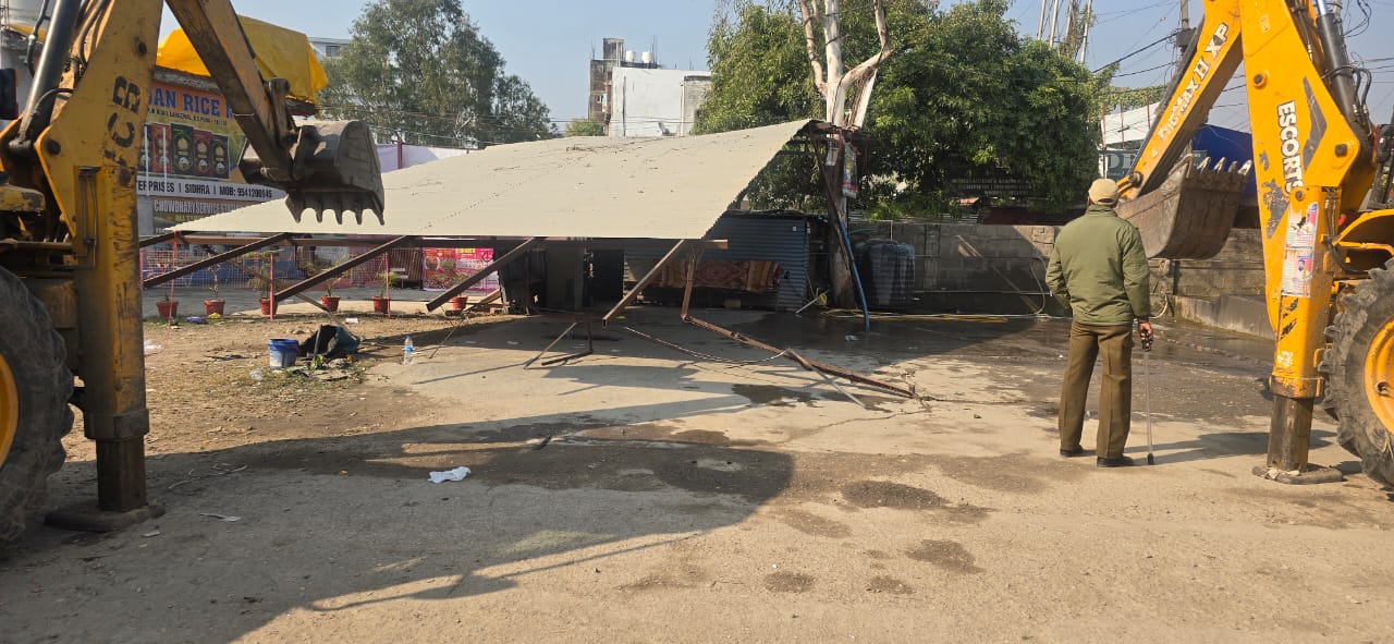 District Administration Jammu demolishes illegal structures, retrieves 3.5 kanal prime land