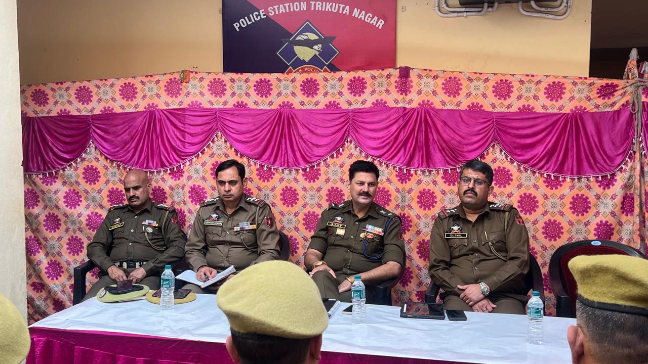 SP South Conducts Darbar at Police Station Bahu Fort to Strengthen Welfare and Discipline of the Force