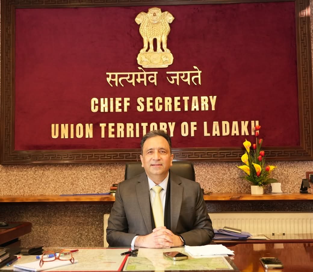 Ladakh Chief Secretary Reviews Social and Tribal Welfare Schemes; Focuses on Anganwadi Infrastructure and Mission Poshan
