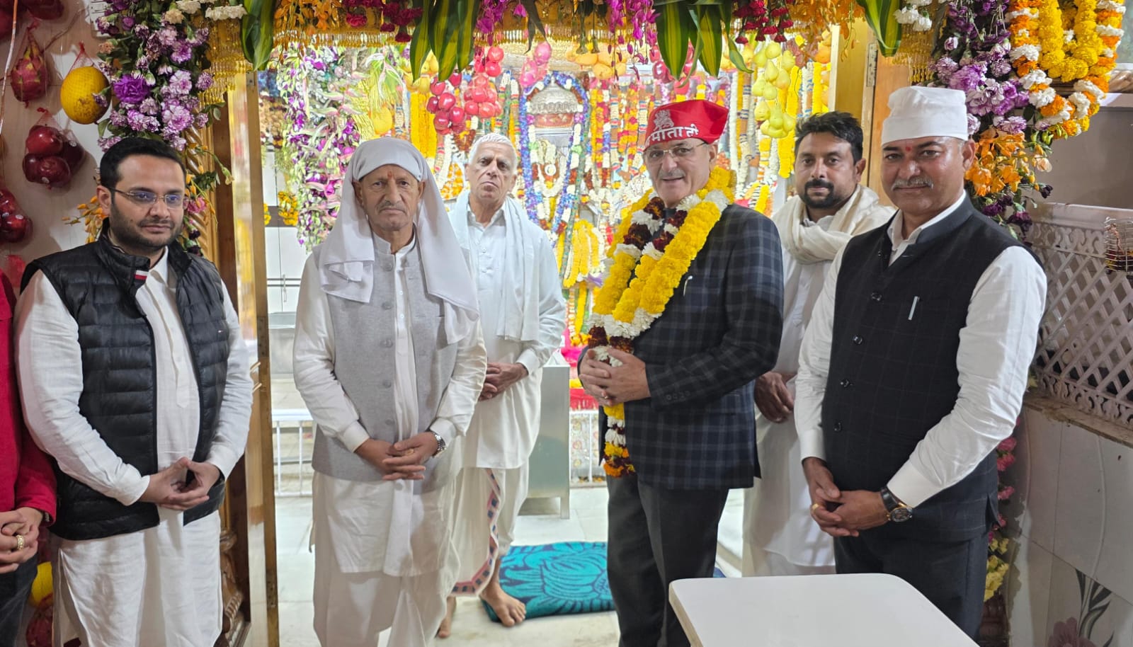Ladakh Lieutenant Governor Kavinder Gupta Offers Prayers at Baba Ballo Ji Devsthan