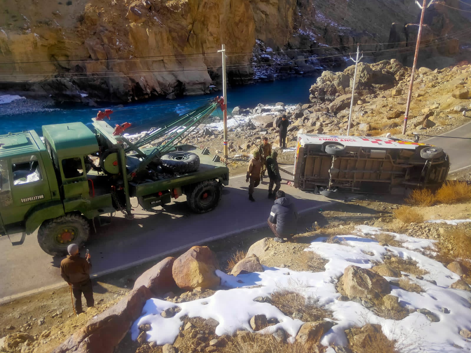 Indian Army and Police Successfully Recover Overturned Ambulance on Strategic Leh Axis