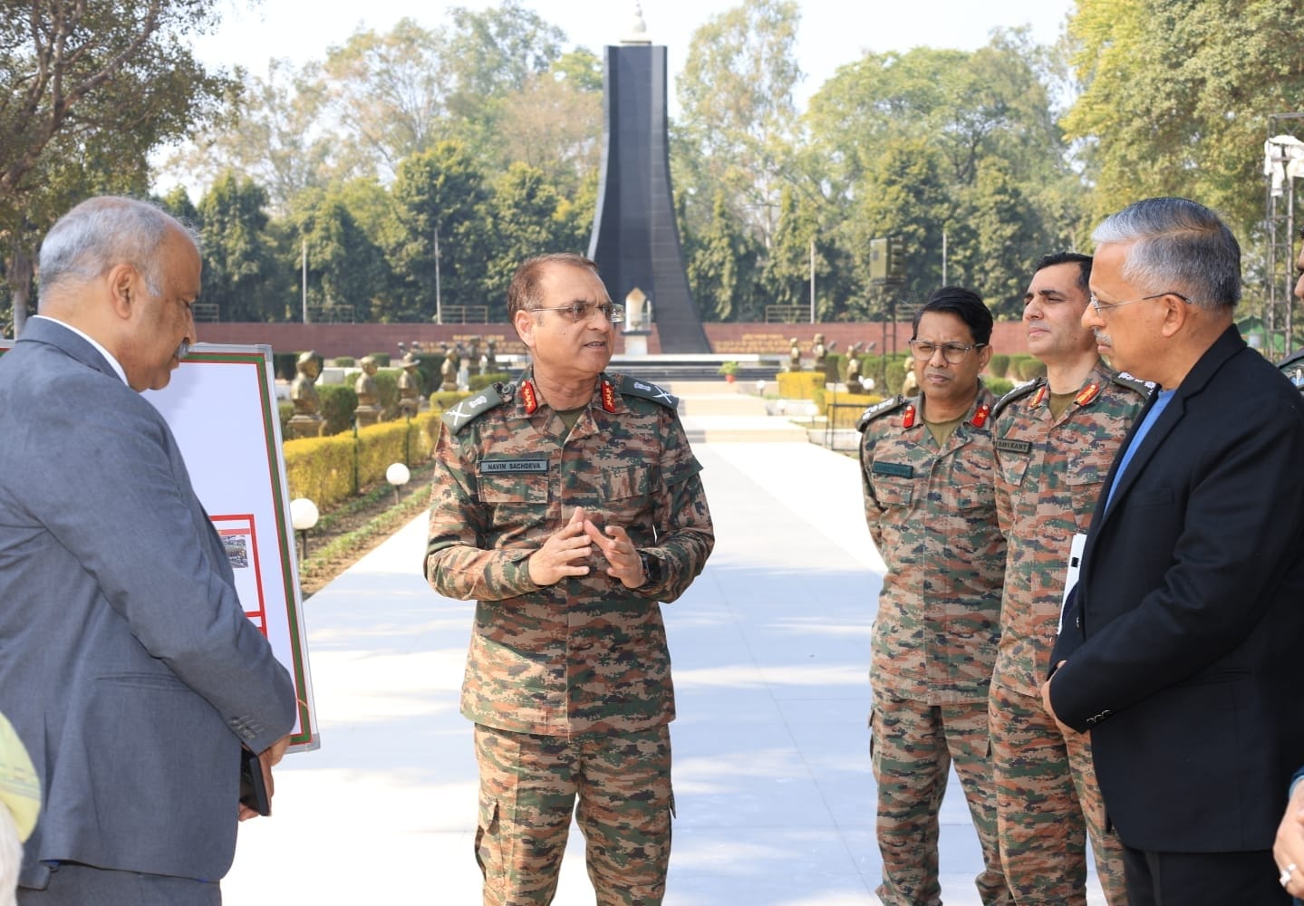 UP Chief Secretary and DGP Visit HQ Central Command to Bolster Military-Civil Synergy