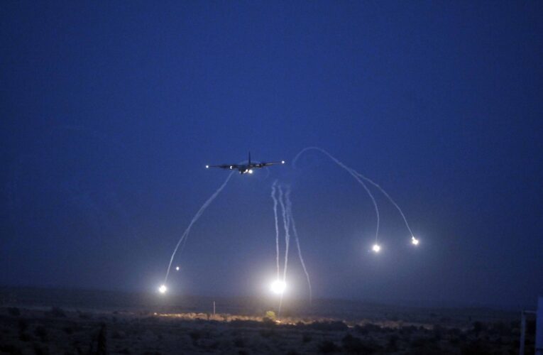 President Droupadi Murmu Witnesses Vayu Shakti-2026: IAF Showcases Massive Firepower and Night Combat Prowess in Pokhran