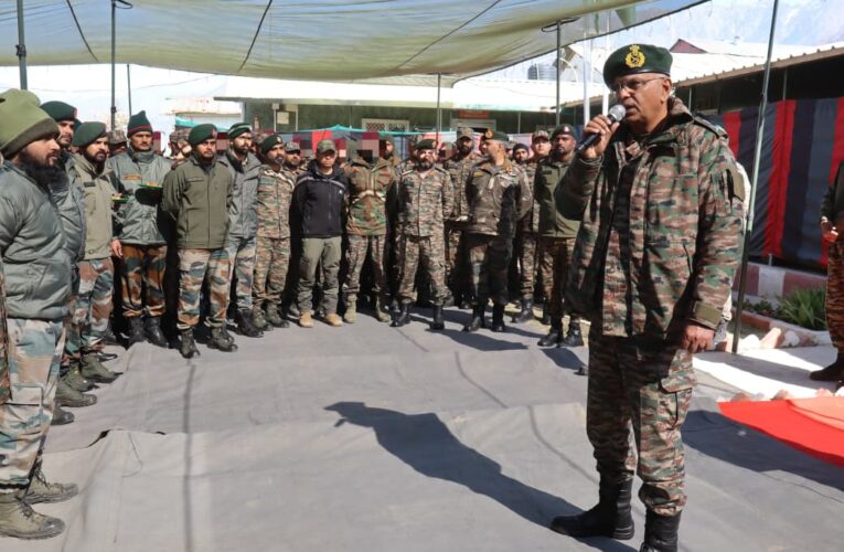 GOC White Knight Corps Reviews Kishtwar Security After Elimination of Top JeM Commander,Commends Troops for Neutralizing Terrorists in Kishtwar