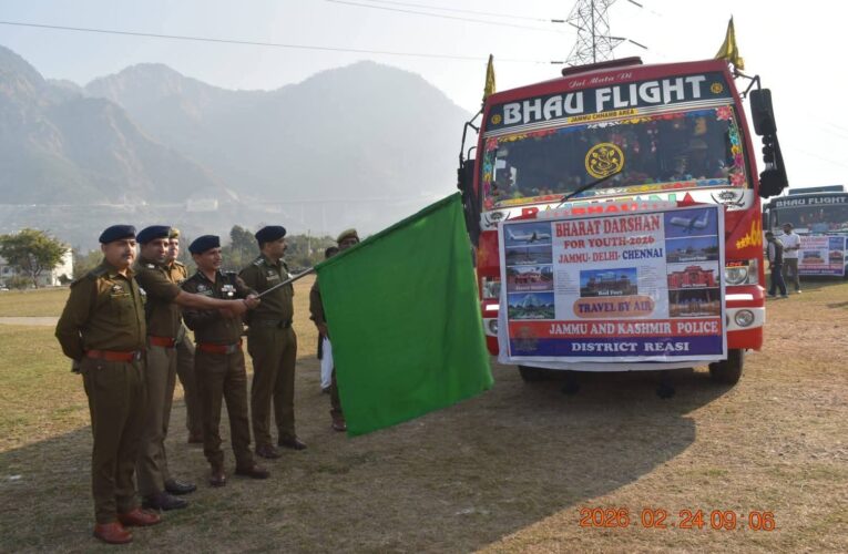 SSP Reasi Flags Off ‘Bharat Darshan’ Educational Tour for 88 Students from Remote Areas