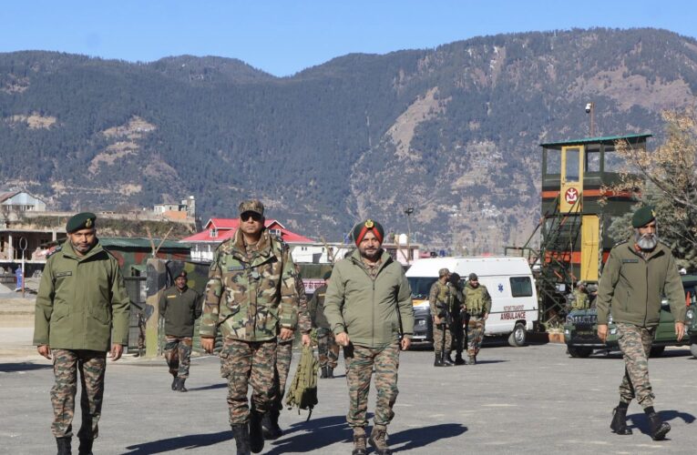 GOC white Knight Corps Reviews Counter-Terrorism Readiness in Kishtwar