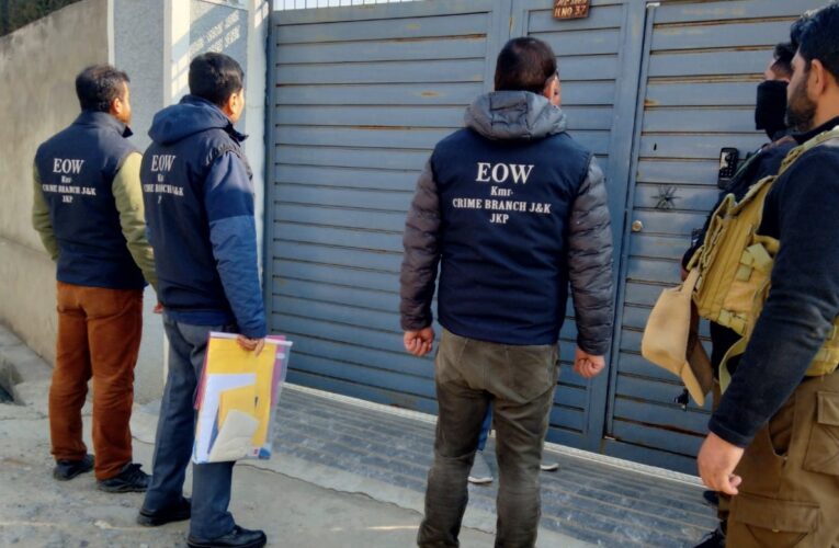 HDFC Bank Fraud: 5 Employees Arrested as EOW Kashmir Raids Shopian and Budgam