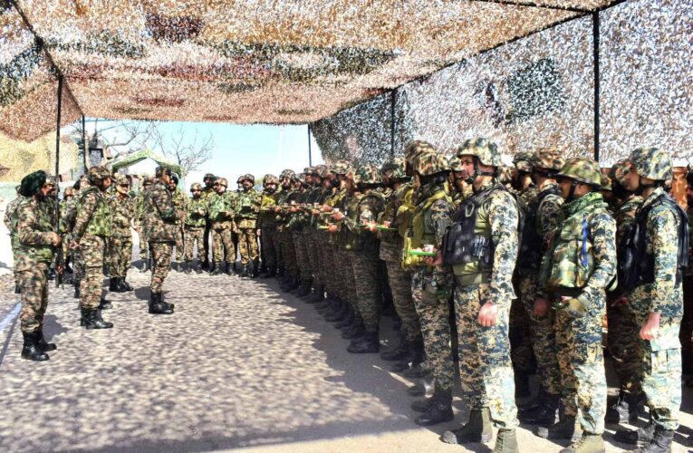 GOC White Knight Corps Reviews Operational Readiness and Security Along Line of Control