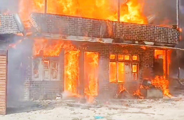 Massive Fire Guts Residential House in Baramulla’s Jalsheeri; Short Circuit Suspected