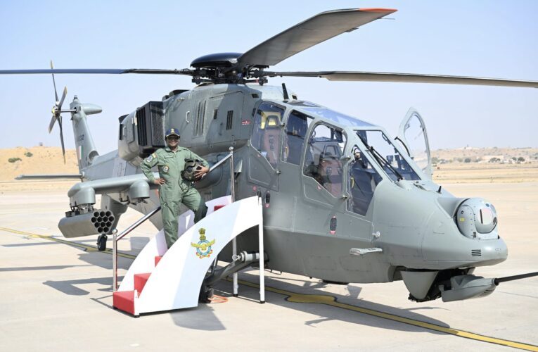 President Droupadi Murmu Takes to the Skies in ‘Prachand’ LCH; IAF Showcases Indigenous Combat Might at Jaisalmer​