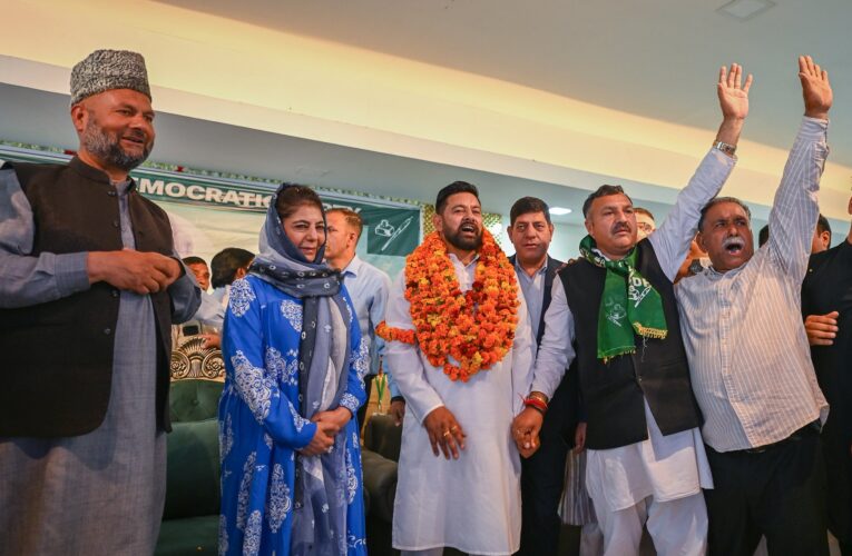 PDP Gains Momentum in Kathua: Kewal Singh Jasrotia Joins Party with Supporters in Presence of Mehbooba Mufti
