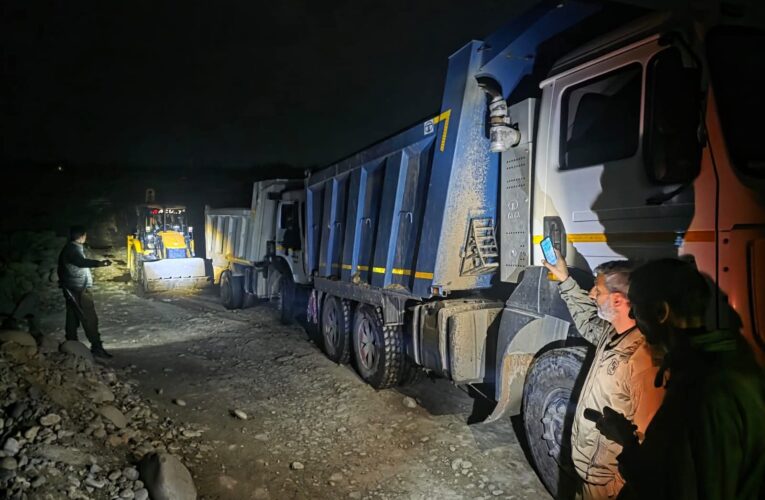 Pulwama Police Crack Down on Illegal Mining: Heavy Machinery Seized in Litter Raid