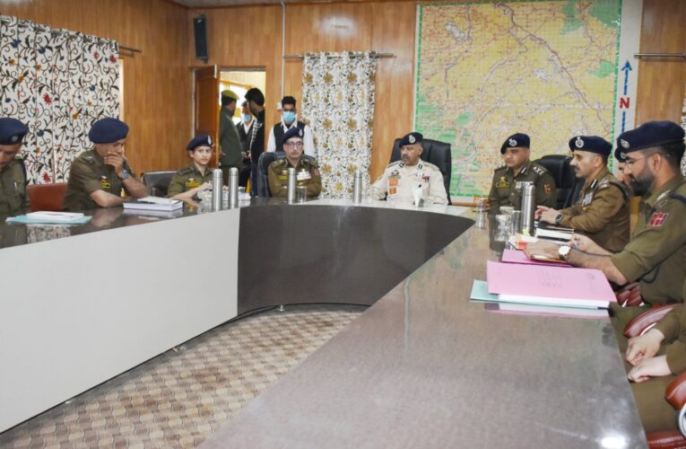 J&K DGP Nalin Prabhat Conducts High-Level Security and Counter-Terrorism Review in Pulwama