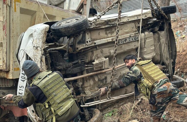 Heroes in Uniform: Bandipora RR Saves the Day as Civilian Car Skids Off Road