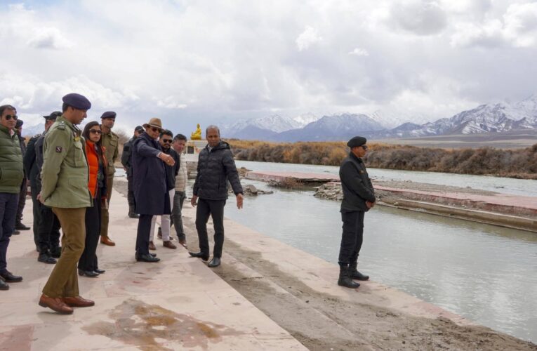LG Vinai Kumar Saxena Reviews Preparations for Inaugural Sindhu Mahakumbh at Sindhu Ghat