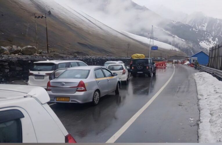 Fresh Snowfall Shuts Zojila Pass as Rainfall Boosts Farming Prospects in Kargil