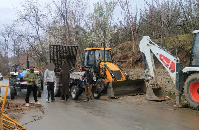 Pulwama Police Crack Down on Illegal Mining: Machinery Seized and FIRs Registered in Rajpora