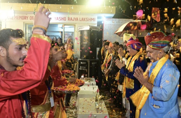 Jammu Spiritual Tourism Boost: Manoj Sinha Joins Raghunath Temple Aarti and Calls for Riverbank Rituals
