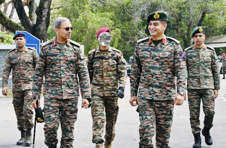 Eastern Army Commander Reviews Combat Readiness and Border Development in Gajraj Corps