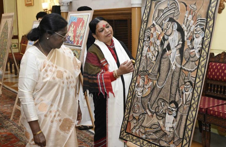 President Droupadi Murmu Commends Traditional Artists at Rashtrapati Bhavan’s ‘Kala Utsav’
