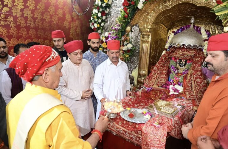 LG Manoj Sinha Offers Prayers at Bawe Wali Mata Temple for Peace and Prosperity in J&K