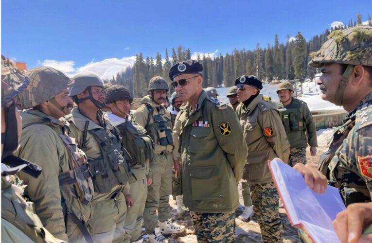 DG BSF Praveen Kumar Reviews LoC Security and Operational Preparedness in Kashmir Frontier Visit