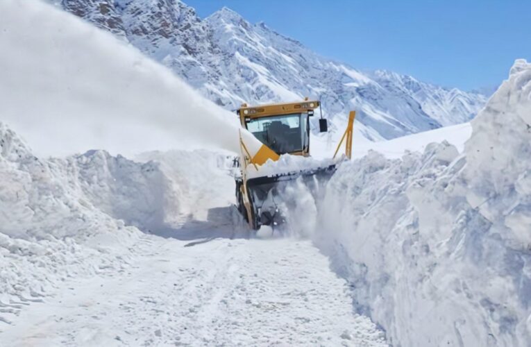 Zojila Pass Faces High Risk of Closure as Heavy Snowfall and Western Disturbance Lash Ladakh