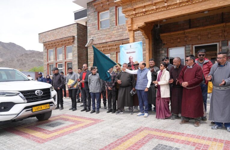 LG Ladakh Vinai Kumar Saxena Launches Traditional Attire Uniform and Standardized Logos for Tourist Taxis