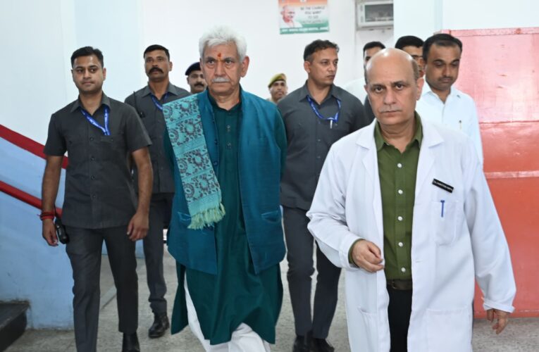 Lieutenant Governor visits GMC Jammu to monitor medical care for Udhampur road accident victims