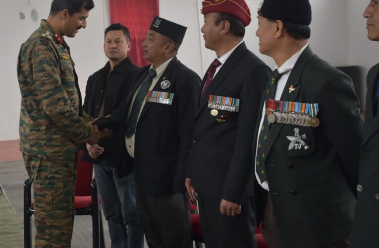 ZRO Kolkata Deputy Director General honors veteran gallantry awardees at Ghoom
