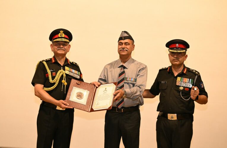 Army Chief Upendra Dwivedi honors distinguished veterans with Veteran Achievers Award
