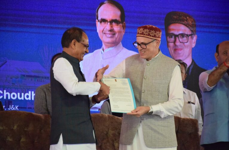 Omar Abdullah receives 3566 crore PMGSY package from Shivraj Singh Chouhan