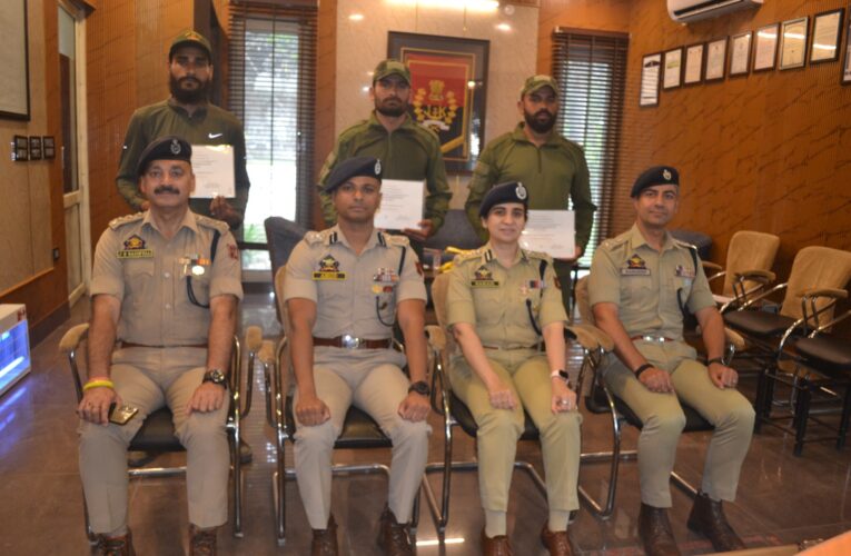 DIG Udhampur-Reasi Range Honors Top Performers in Advanced Police Tactics Training