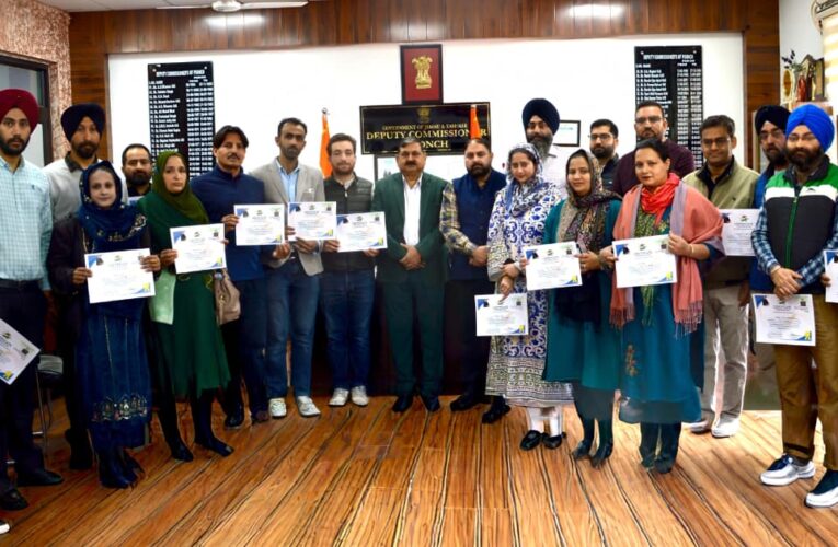 Poonch Secures Top National Rank in Vande Mataram Campaign; DC Ashok Kumar Sharma Felicitates Team