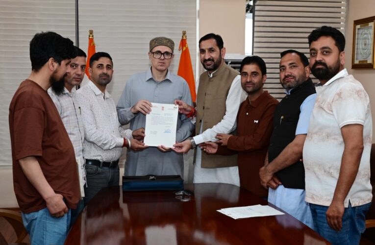 Omar Abdullah Pledges Rapid Development and Grievance Redressal During Legislative Meeting