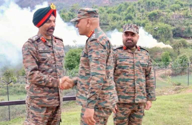 Army Commander Northern Command Reviews Security Grid in Rampur Sector to Ensure Terror-Free J&K