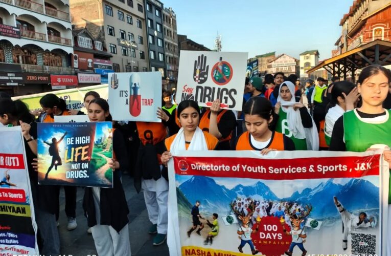 Srinagar’s Youth Lead Massive ‘Nasha Mukt J&K’ Unity March; Over 1,800 Students Pledge for a Drug-Free Future at Lal Chowk