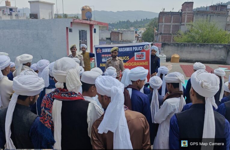 Poonch Police Partner with Religious Schools for Nasha Mukt Awareness Drive