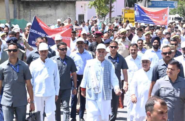 LG Manoj Sinha Warns Drug Traffickers of Harsh Consequences as Nasha-Mukt J&K Campaign Intensifies