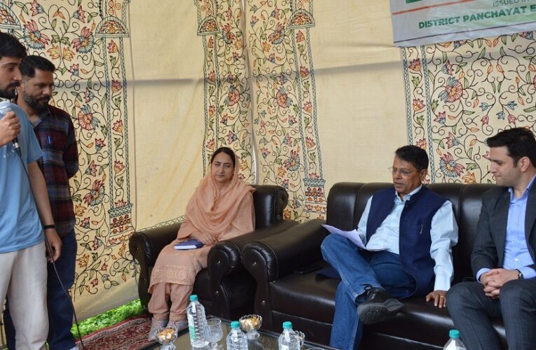 State Election Commissioner Shantmanu Visits Budgam to Monitor Special Summary Revision of Electoral Rolls