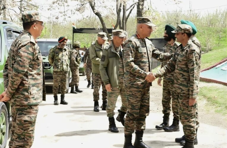 Northern Army Commander Reviews South Kashmir Security Grid and Counter-Terrorism Readiness